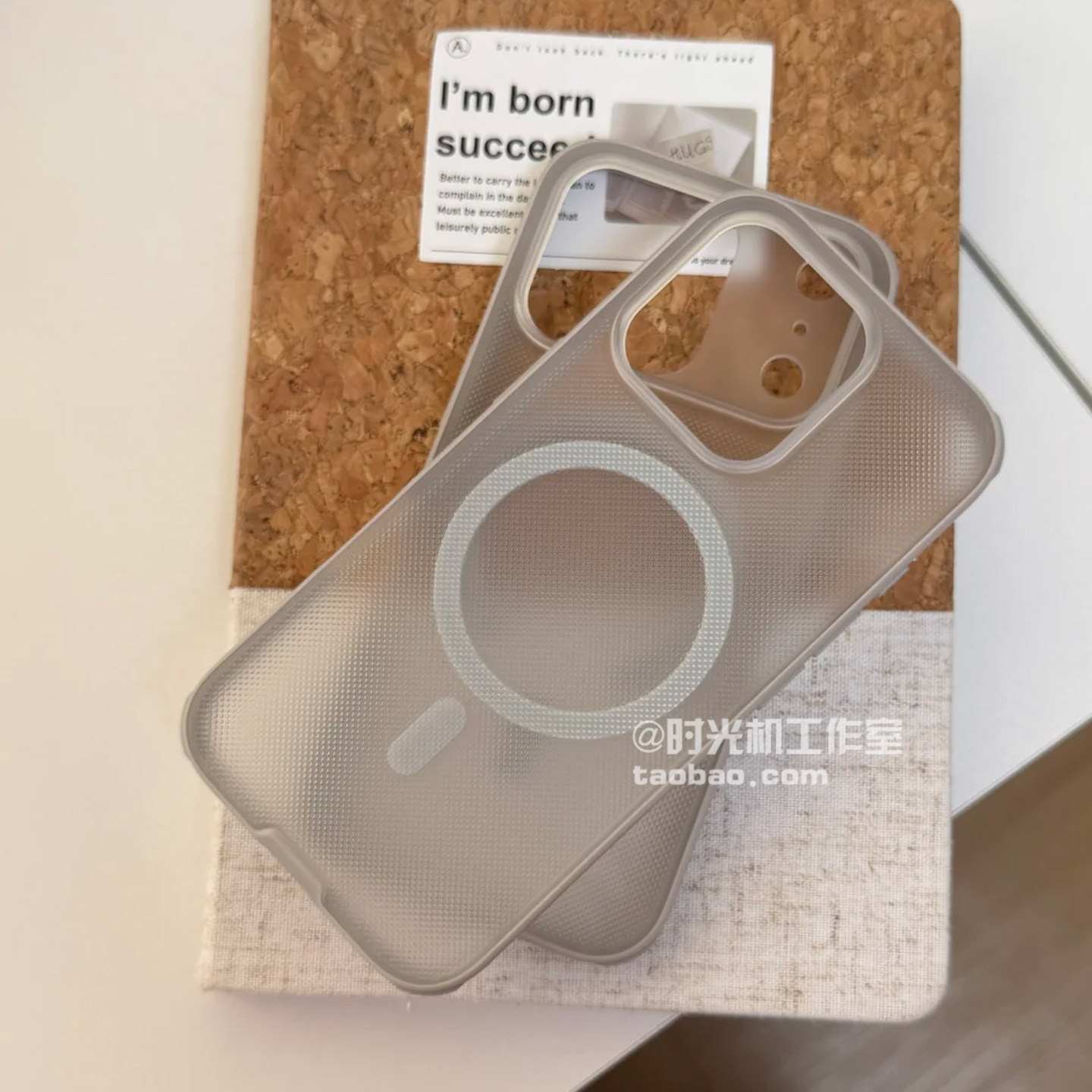 适用iPhone17磨砂透明奇点磁吸壳