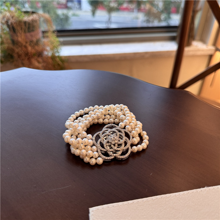 新款天然淡水珍珠手链小众设计高级感法式轻奢气质手串多层豪华女