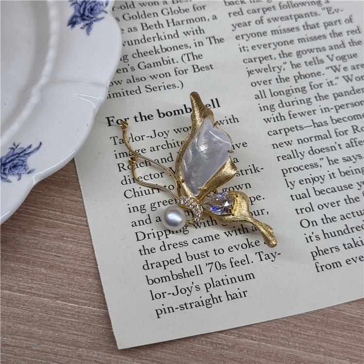 蝴蝶形天然淡水珍珠胸针大衣别针