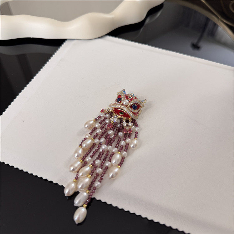 天然淡水珍珠镶嵌石榴石流苏胸针设计款中国风国潮醒狮别针胸花女