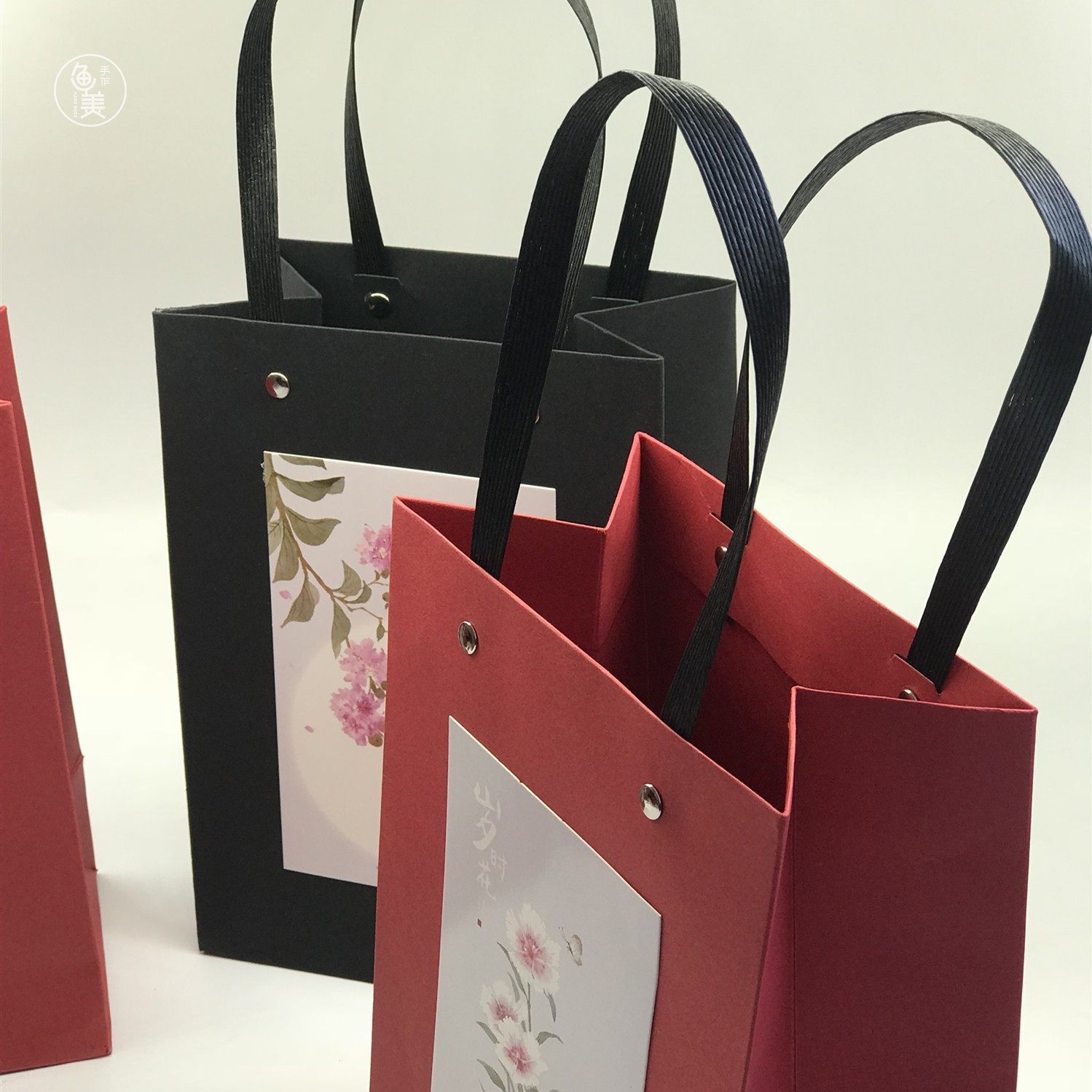手提袋牛皮纸袋圣诞新年礼品包装年会定制伴手礼袋原创花草古风图