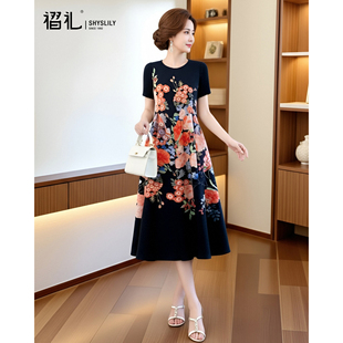 三宅褶皱妈妈连衣裙春装女新款短袖黑色裙子女减龄印花弹簧裙衣服