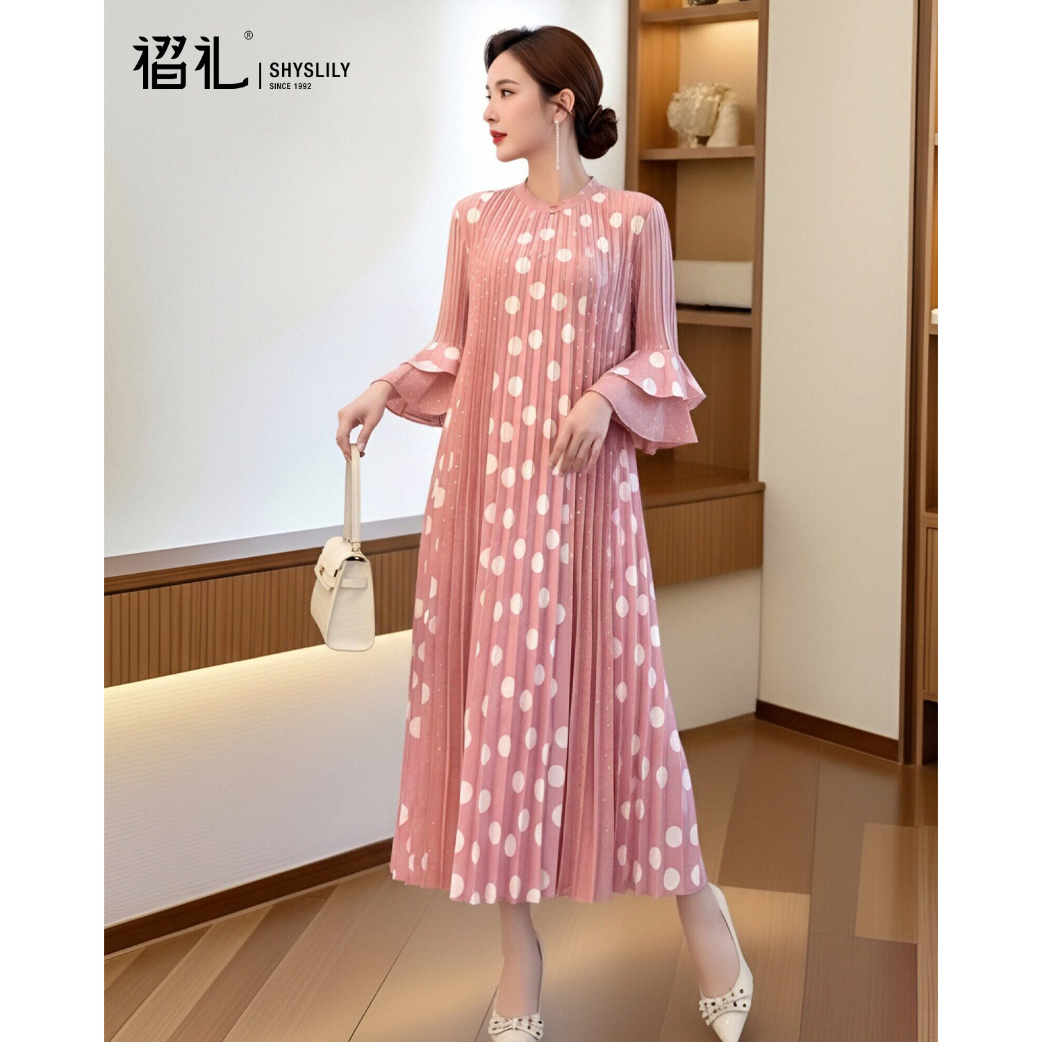 高端褶皱波点粉色连衣裙新款三亚海边度假风百褶裙子春季大码女装