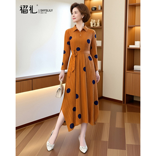 高端波点连衣裙春季2026新款三宅褶皱气质优雅灰色长裙内搭打底裙