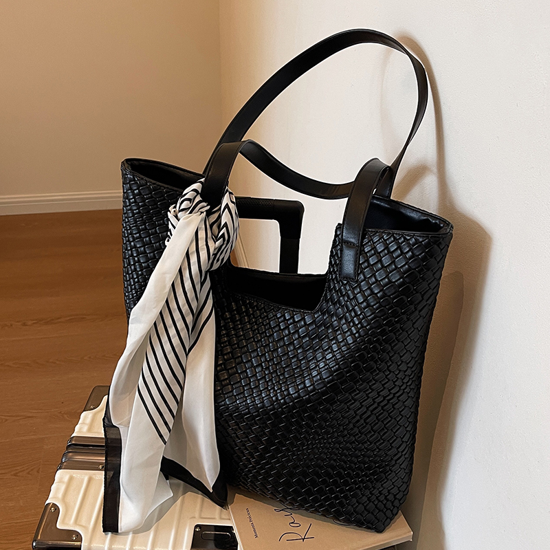 上班通勤腋下大容量包包女2025新款韩版秋冬时尚编织托特包单肩包