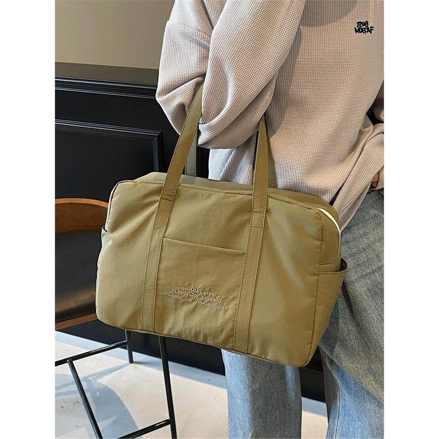 新款包包女手提旅行袋斜挎单肩包尼龙布大容量韩系休闲运动健身包