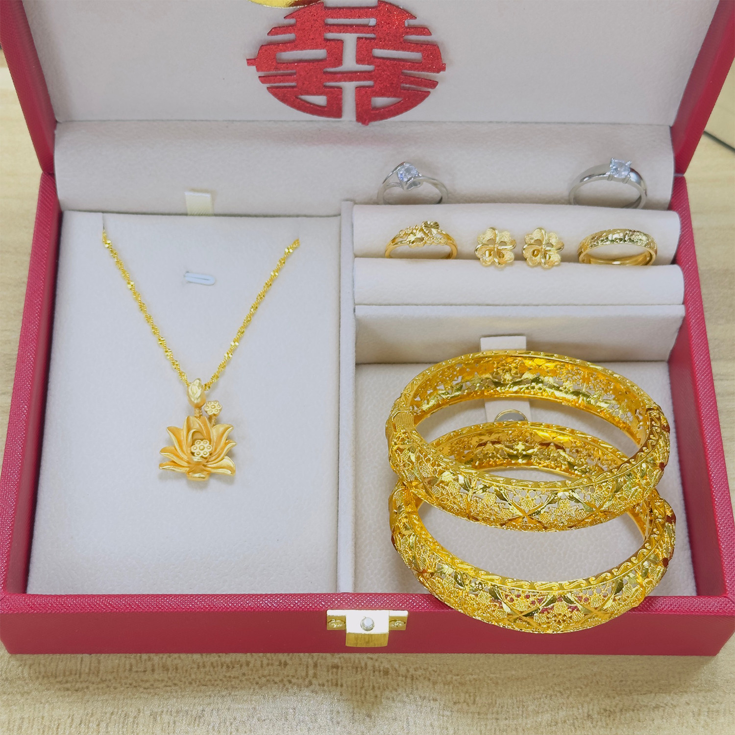 婚礼摆台订婚仿真三金首饰套装结婚黄金五金饰品套装新娘陪嫁手镯