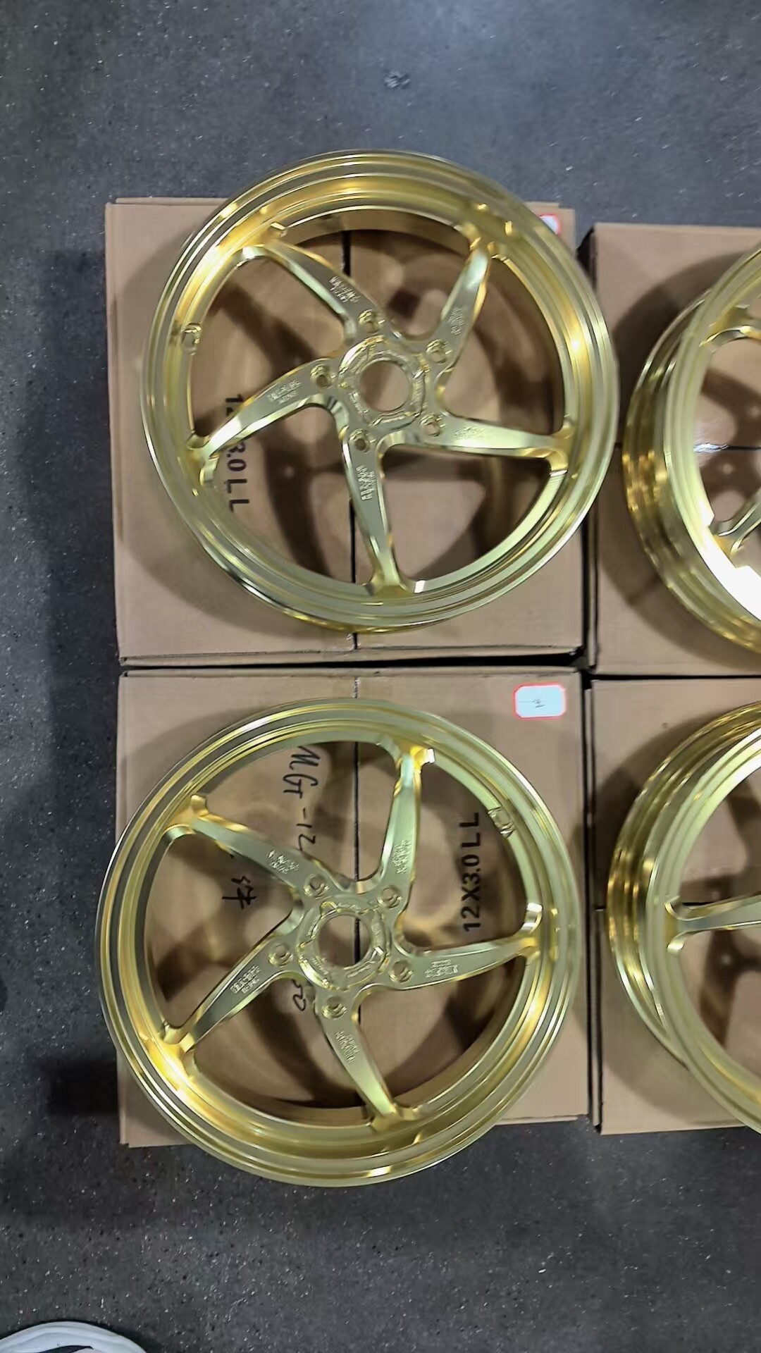 Vespa春天冲刺150 gts300 gtv6日改装魔法工厂锻造轮毂mg4轮圈