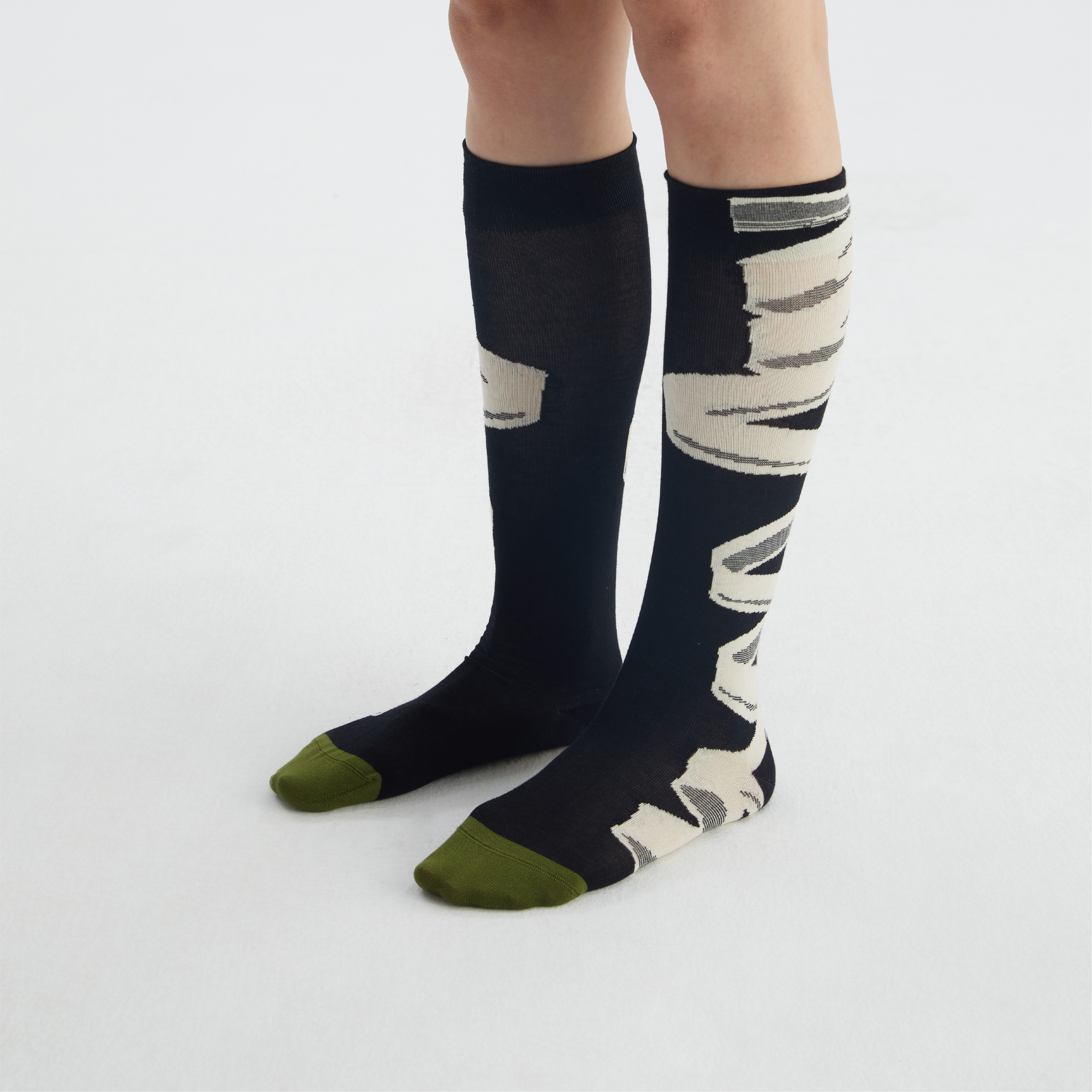 ZUCZUG+SIOICIKI高抽象条纹袜子