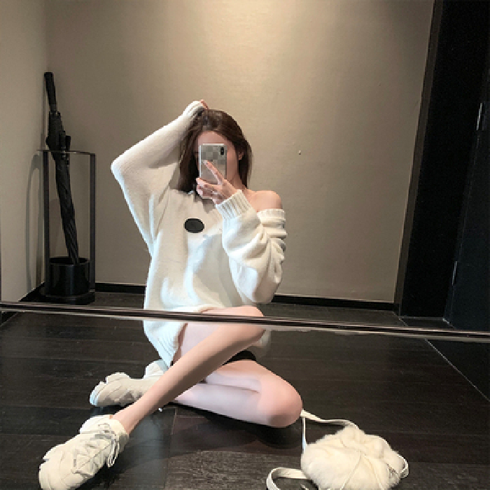 20 new autumn winter Korean Pullover V-neck loose wear fashion versatile sweet medium length sweater