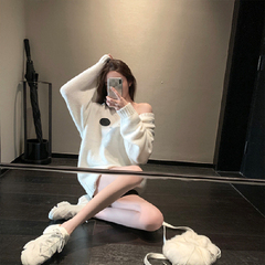 20 new autumn winter Korean Pullover V-neck loose wear fashion versatile sweet medium length sweater