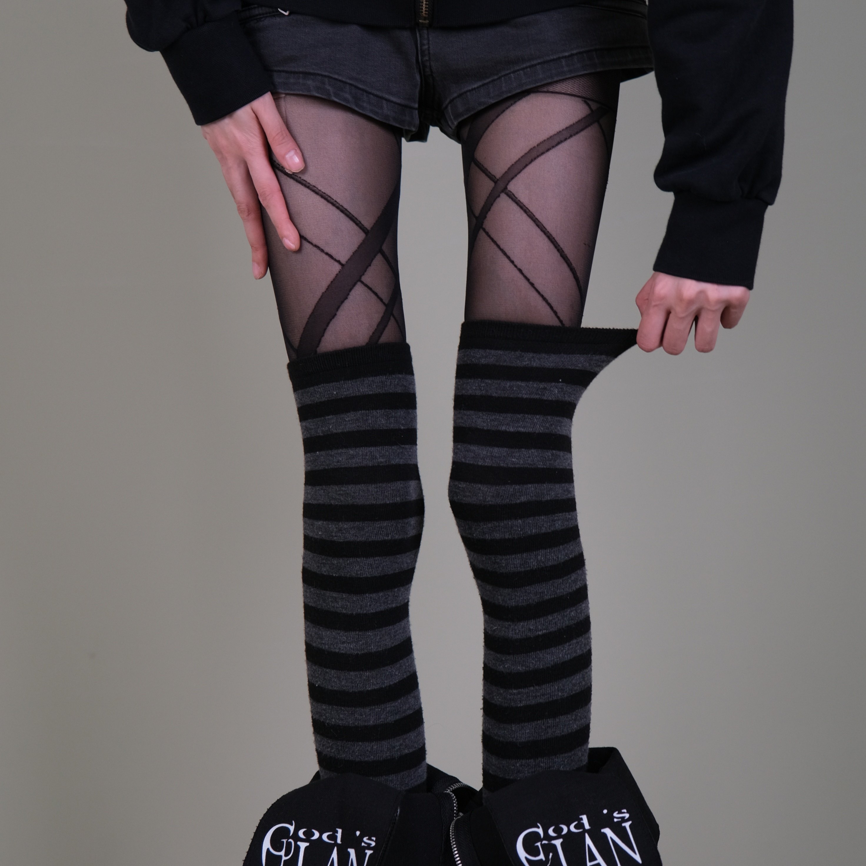 黑底交叉肌理网纱连裤袜女