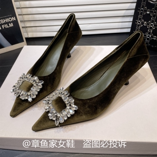 2026秋季高级感水钻方扣丝绒尖头浅口单鞋女细跟通勤工作高跟鞋