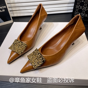 2026秋季新款法式金属方扣尖头浅口单鞋女细跟职业通勤气质高跟鞋