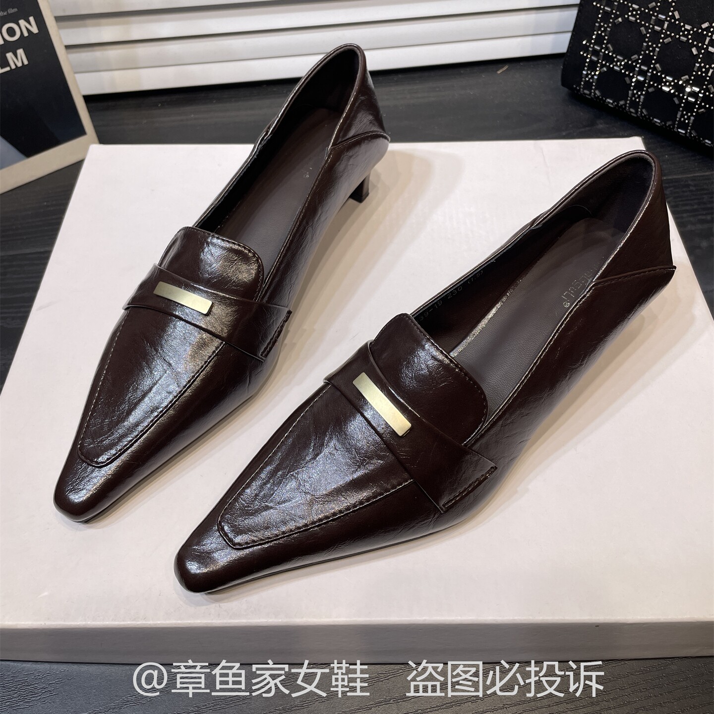 复古英伦风粗跟尖头乐福鞋女2026新款显瘦通勤单鞋老钱风小皮鞋