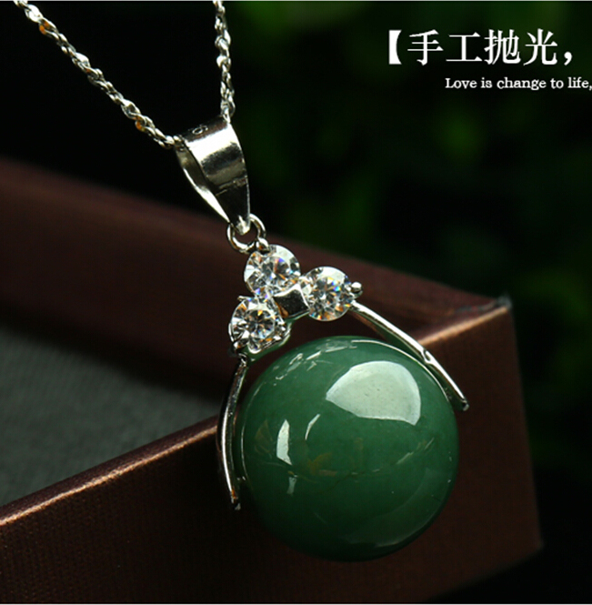 玉吊坠925银镶嵌锁骨油绿翡翠a货