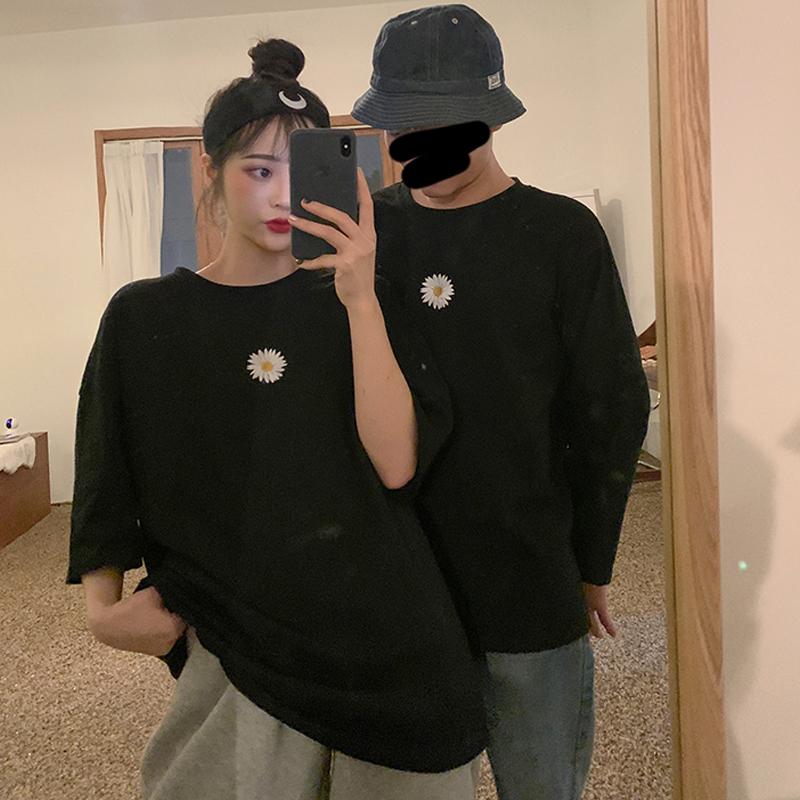 Spring summer new 2020 Korean couple little Daisy medium length loose top black short sleeve T-shirt women's fashion