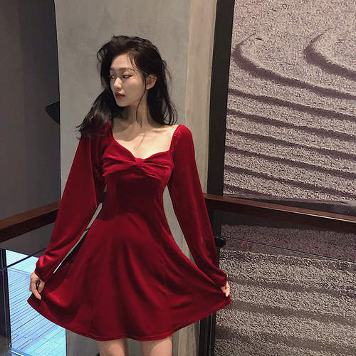 Real shot real price yuan noble feeling Vintage chest bow collar Lantern Sleeve thin velvet character dress