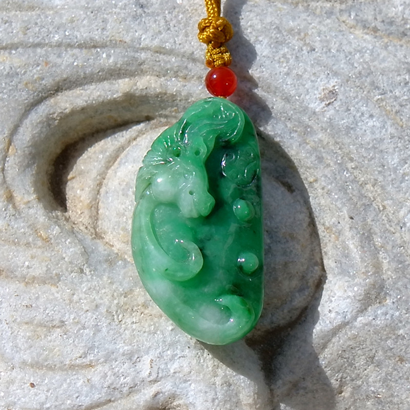 春=露2670天然a货缅甸老坑正阳绿翡翠生肖马上有钱吊坠挂件带证书