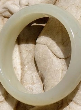 天然新疆和田玉籽料玉手镯子