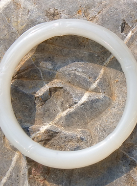 天然新疆和田玉籽料玉手镯子