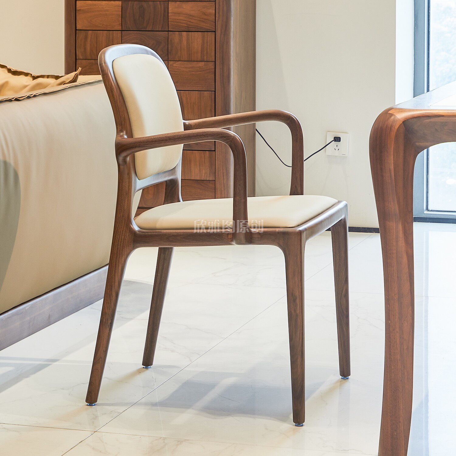 北美黑胡桃木餐椅实木家用餐厅椅子主人椅成人真皮靠背椅扶手椅