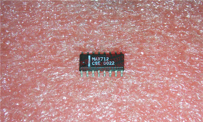 MAX712CSE    全新现货 {保质量} 欢迎购买