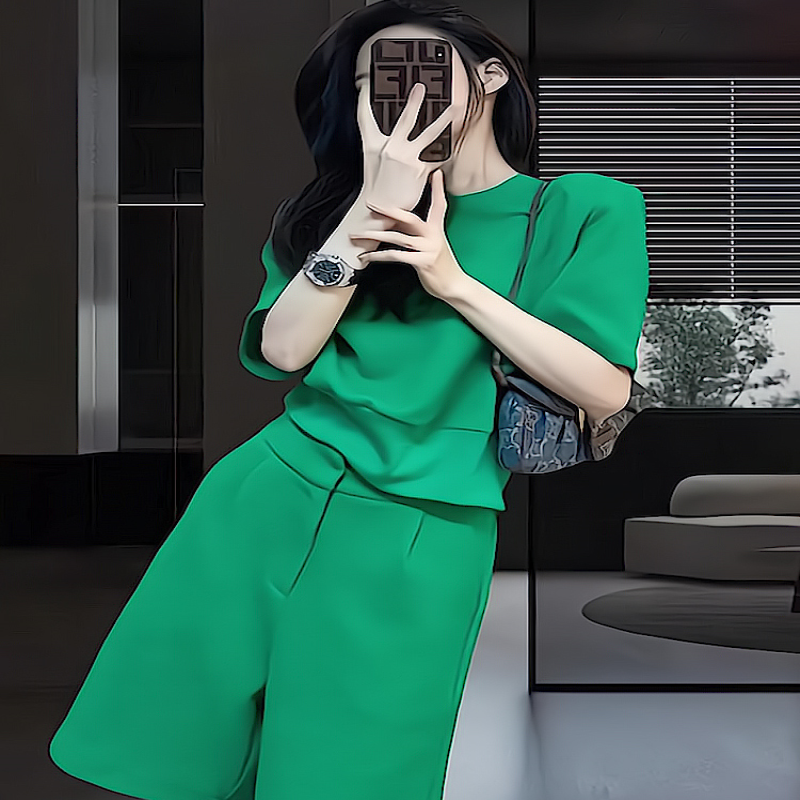 时尚搭配一整套减龄两件套装女