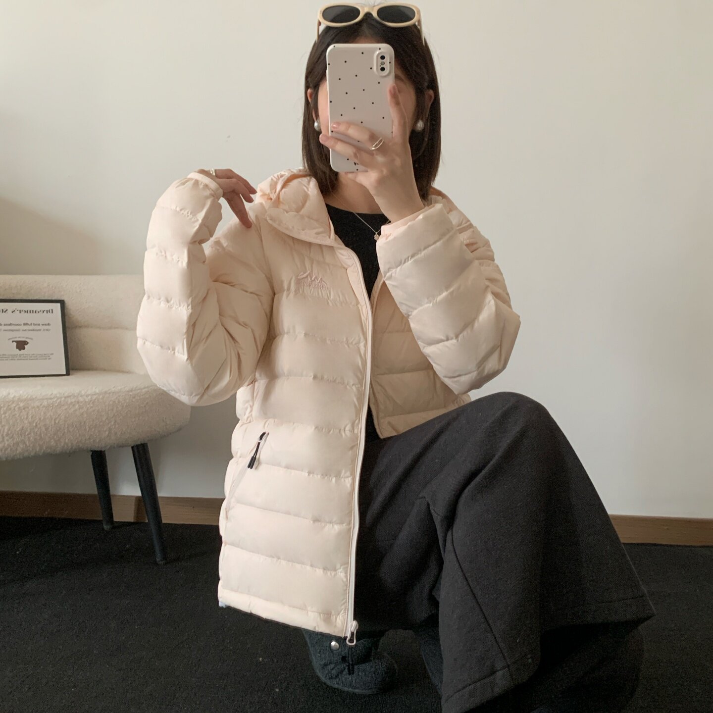 冬季女短款轻薄白鸭绒连帽羽绒服