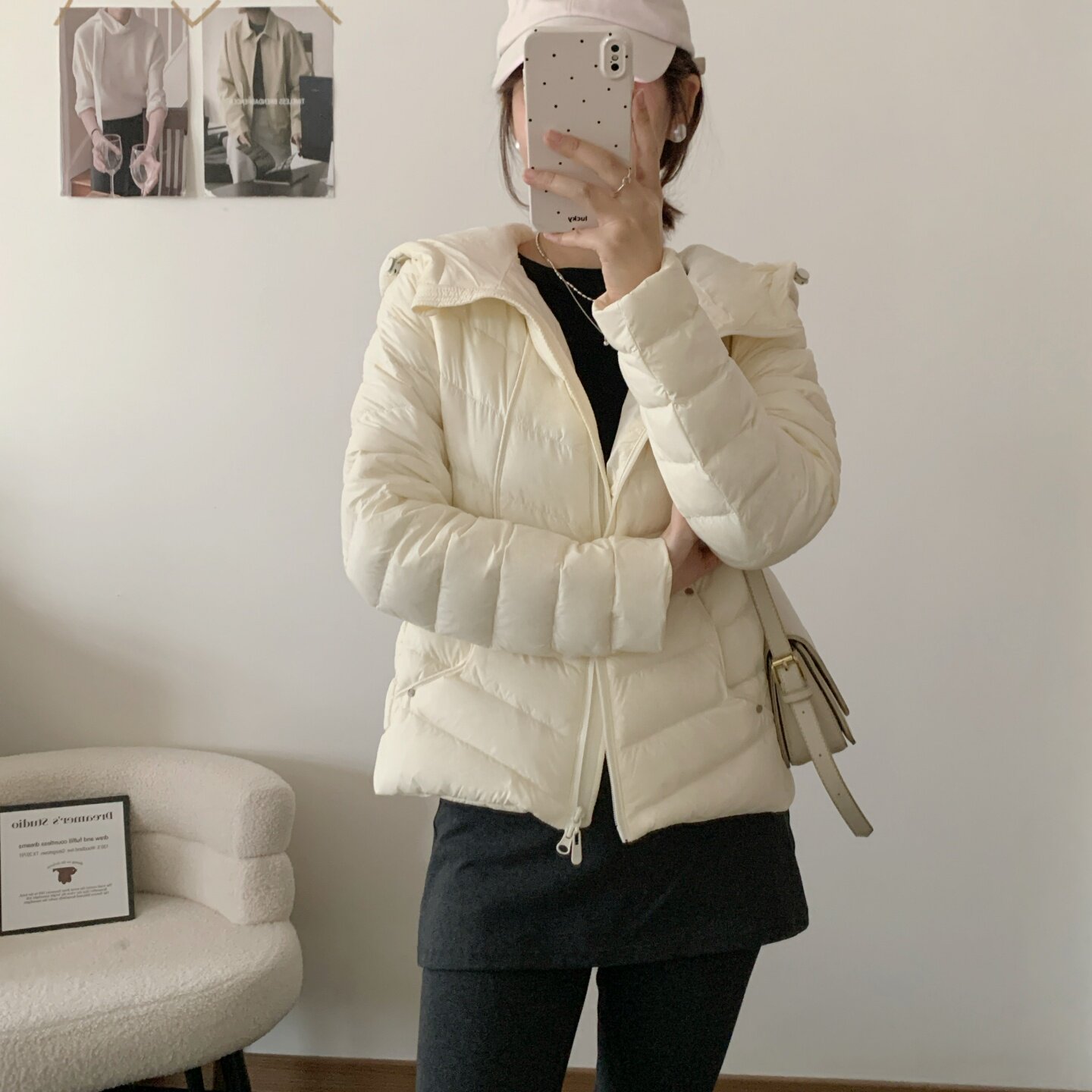 新国标90绒女短款轻薄收腰羽绒服