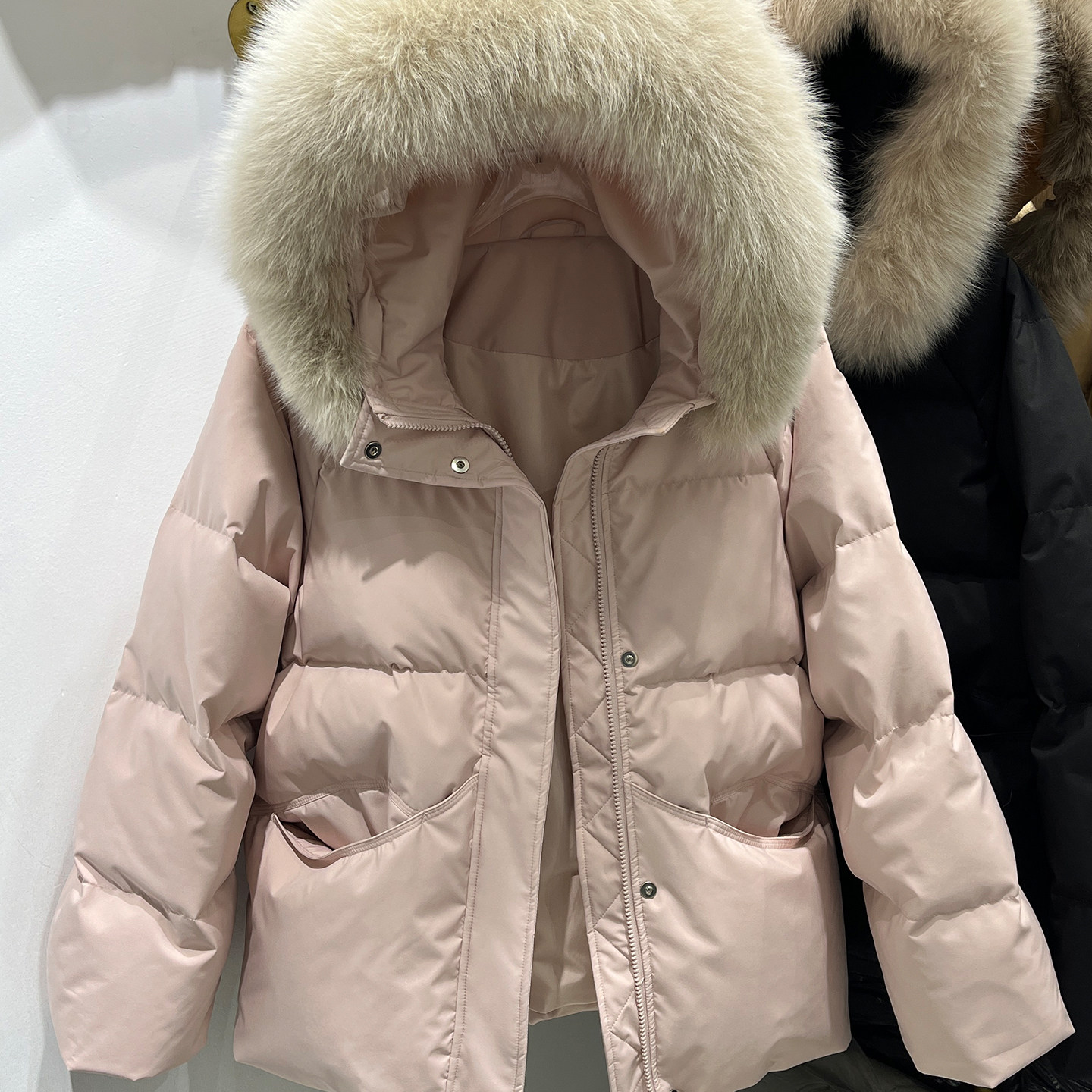 香榭颂90白鸭绒羽绒服女短款冬季2025新款真毛领连帽百搭加厚外套