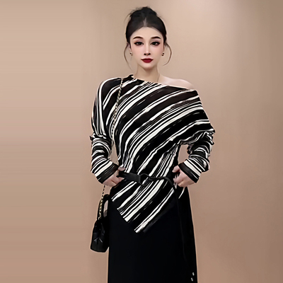 不规则斜领露肩吊带上衣女