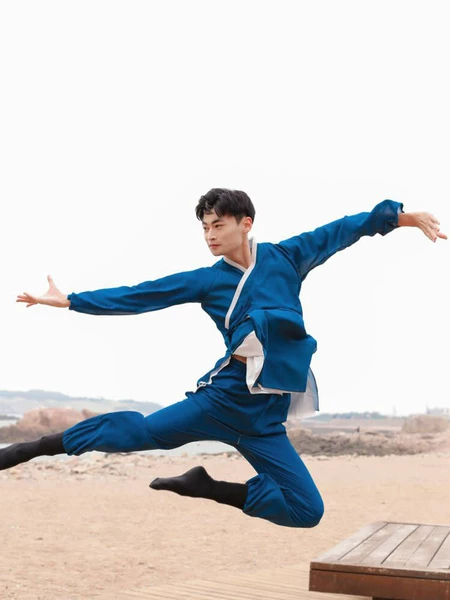 Товары от 彩色香衣服饰