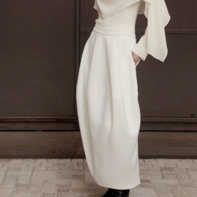 PIECE MIND极简白色高腰后开叉花苞老钱风气质半裙