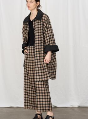 PIECE MIND新款2025春夏女士棕黑格纹撞色宽松中长款风衣套装