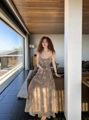 ALL IN韩系2026早春新品设计感百搭显瘦碎花气质时尚吊带连衣裙