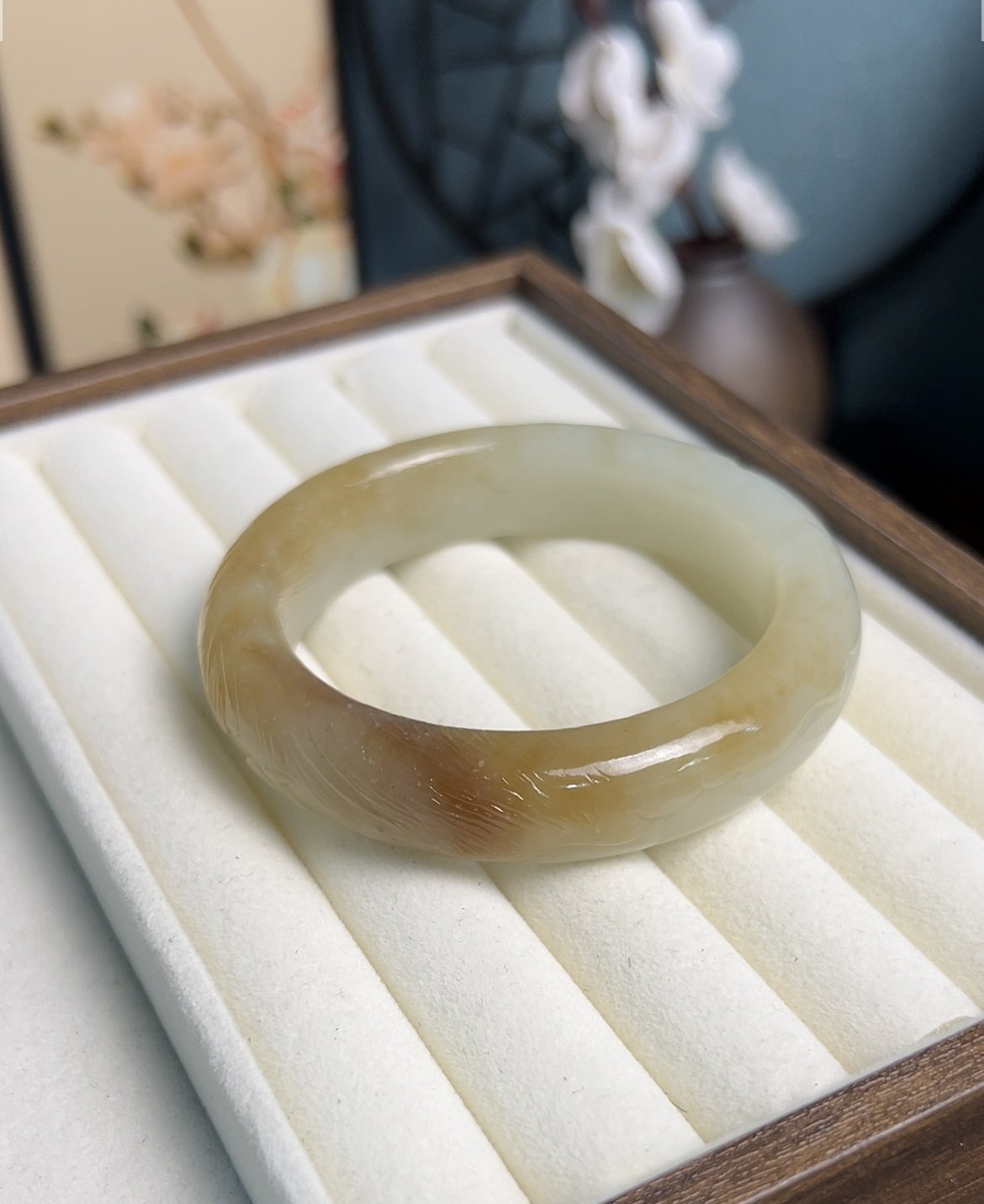 新疆直发正品和田玉且末糖白手镯天然玉石三色镯子老料56.8带证书