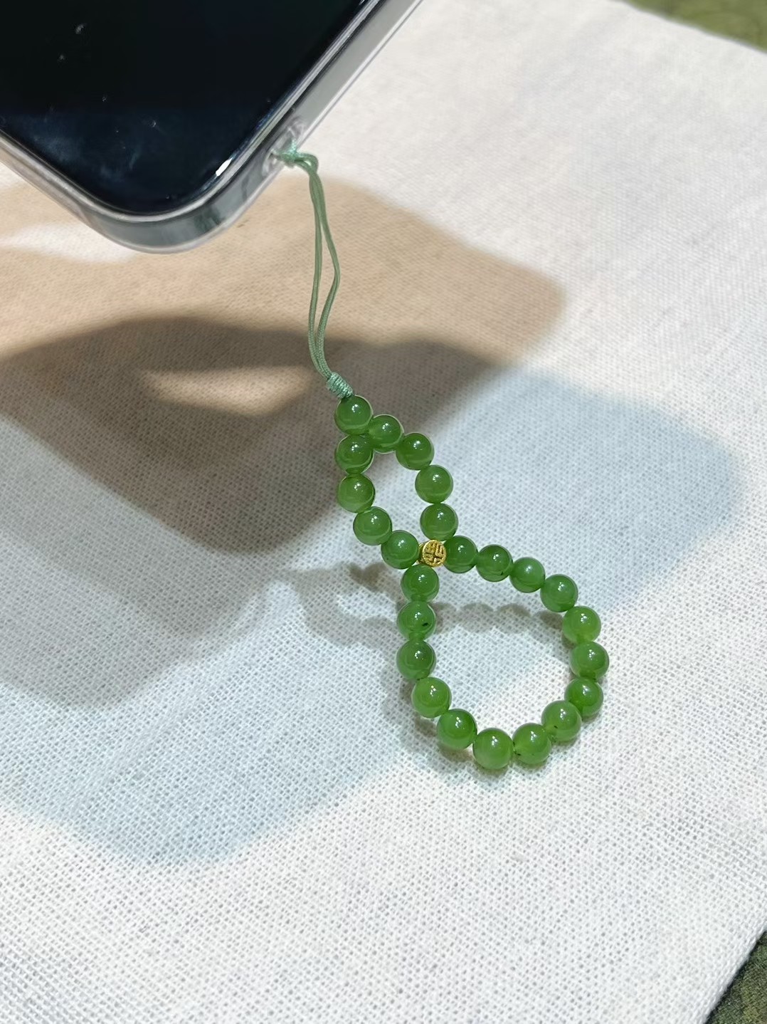 新疆直发正品和田玉碧玉手机链包挂手捻微黑点天然玉石带证书