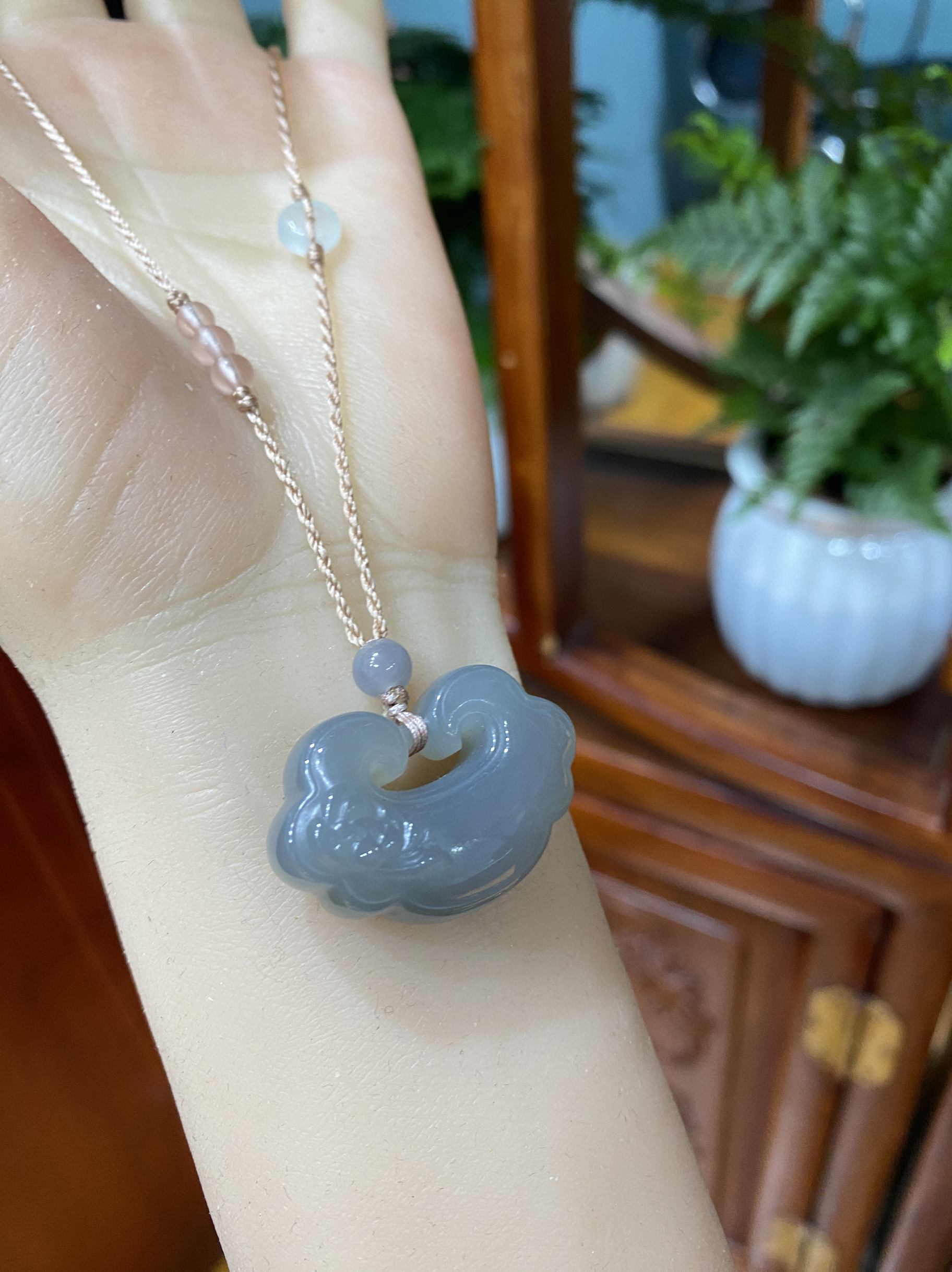 新疆直发和田玉烟紫如意锁吊坠女款天然玉石挂件国风项链