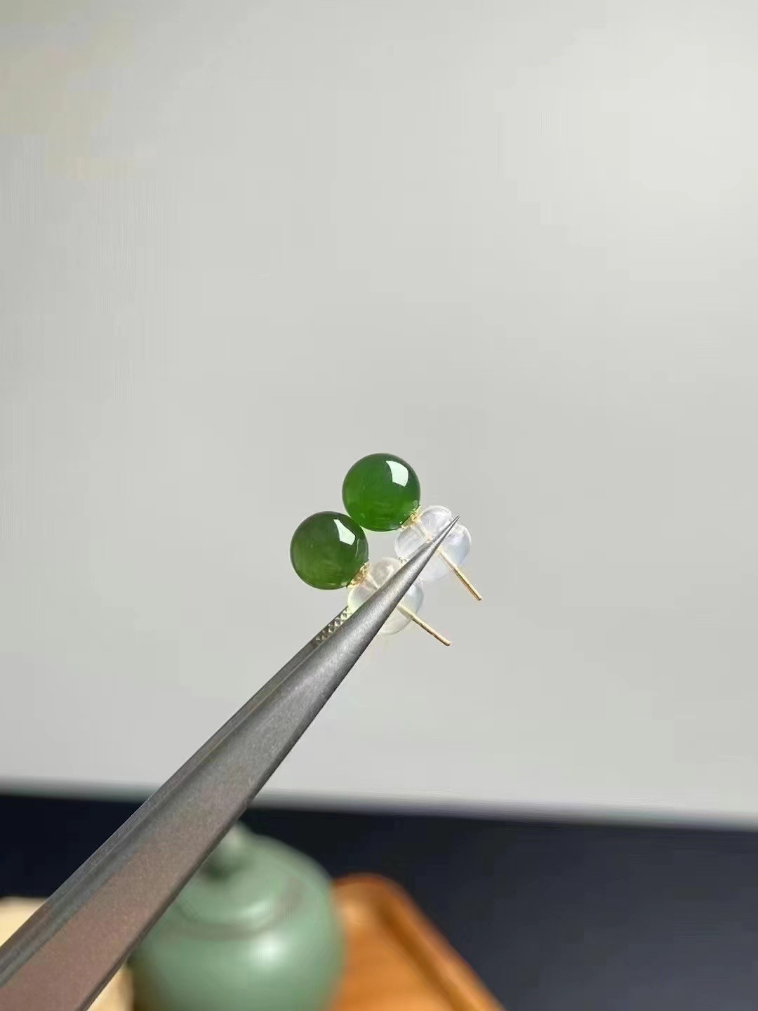 新疆直发正品和田玉碧玉耳钉18k金扣头天然玉石圆珠耳环带证书