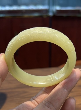 新疆直发正品和田玉若羌黄口手镯天然玉石老料镯子雕花55.5带证