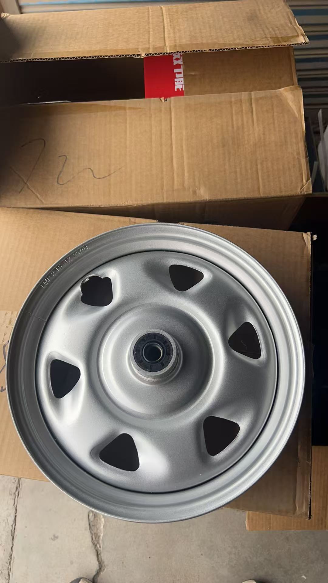 电动三轮车3.50-12小鼓前轮钢圈6302轴承原厂质量前轮钢圈