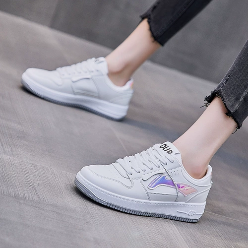 Дышащая белая обувь, высокие спортивные нескользящие кроссовки для отдыха для школьников, коллекция 2021, в корейском стиле, мягкая подошва, для бега