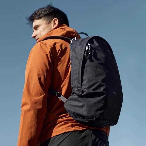 By澳洲 Lite Daypack 20L 轻量双肩包旅行通勤书包背包