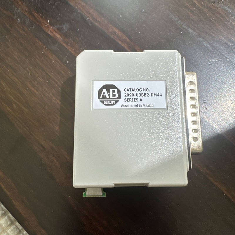 ALLEN BRADLEY 2090-U3BB2-DM44 CN1 突破板。 全新!!