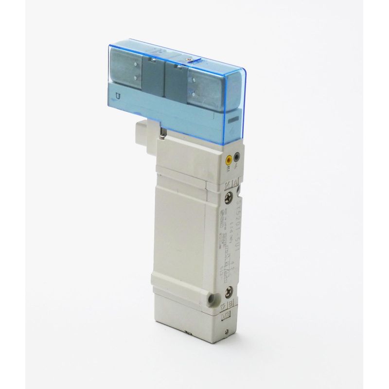 SMC SY5201-5U1 SY52 01-5U1 0.1 ~0.7MPa Magnetventil -used-