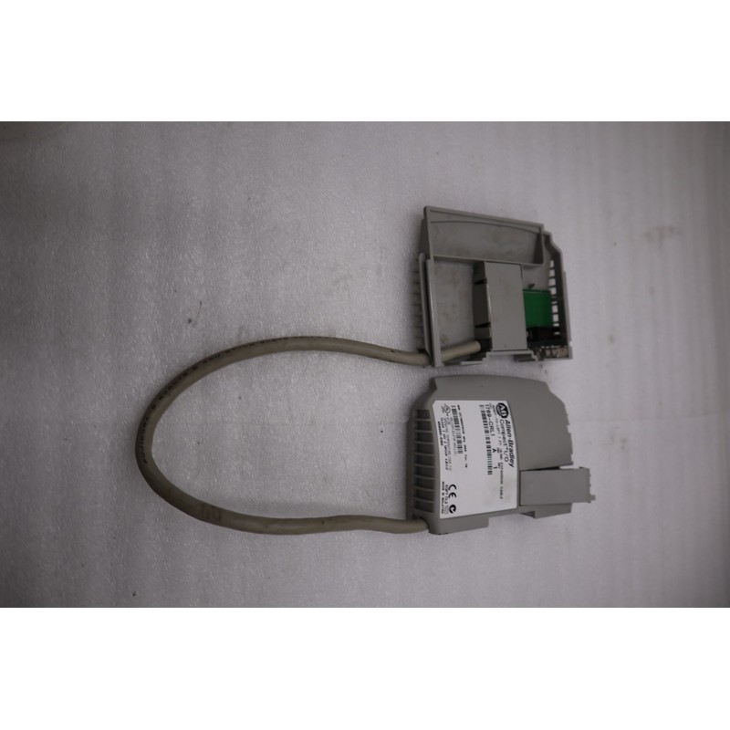全新 开箱 AB Allen Bradley 1769-CRL1 从右到左扩展电缆 STK H1