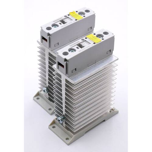 2x Siemens Sirius 3RF2330-1AA02 E-Stand: 04 Halbleiterschüt