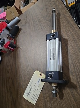 全新! PARKER PNEUMATIC CYLINDER P1D4G050FC-0115N1NNN 010 BAR