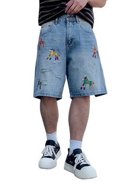 浅蓝色破洞牛仔短裤男夏季宽松痞帅五分裤子潮牌趣味小马中裤男